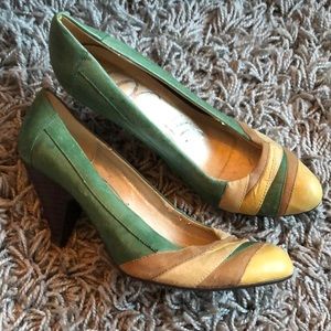 Very comfortable walking vintage heels